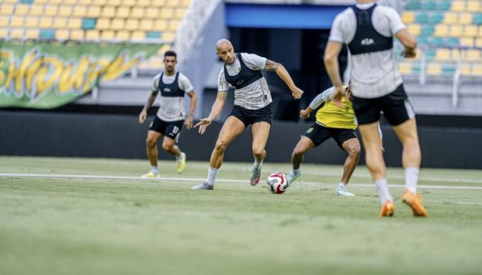 Mitrevski Hadapi Mantan, Persebaya Kejar Kemenangan Krusial