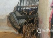 Tanggul Jebol, Air Bah Hancurkan 3 Rumah di Pasar Lalang Padang