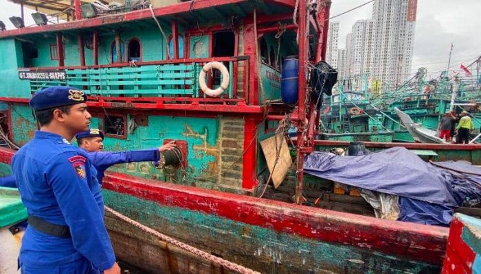 Polairud Polda Metro Tertibkan Akses Pelabuhan Muara Angke