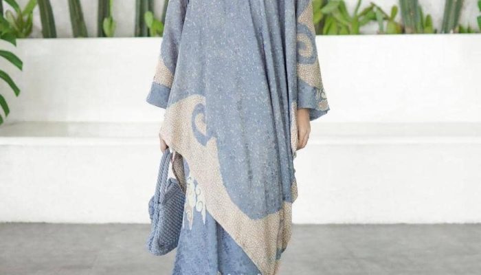 Anggun Berbalut Batik: 6 Tunik Rok Memukau