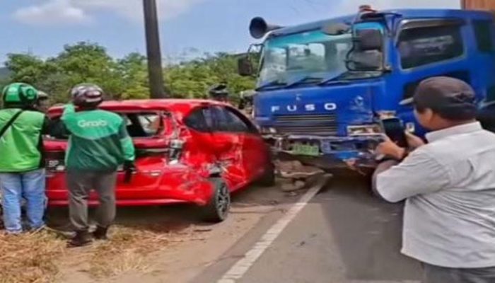 7 Berita Terpopuler: Agya Ringsek Dihantam Truk Dekat Bukit Daeng Batam