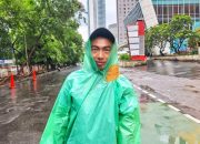 Hujan CFD, Rezeki Adi dari Jas Hujan