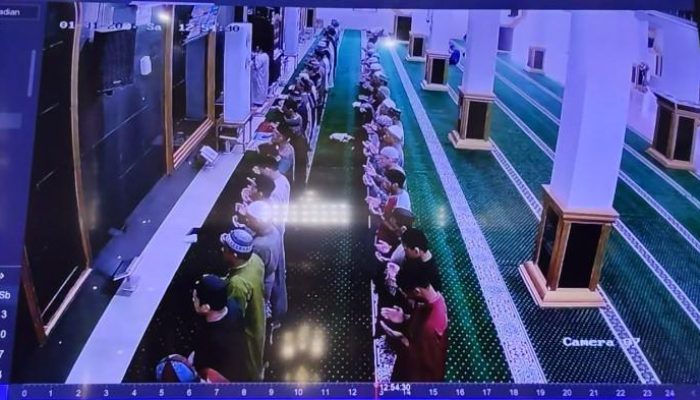Salat Gaib Warga Topoyo untuk Alm Salim S. Mengga: Aksi Sebelum Imbauan Pemprov