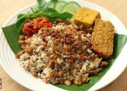 Nasi Tutug Oncom Sunda: Gurih Tradisional, Kriuk Modern, Pedas Menggoda