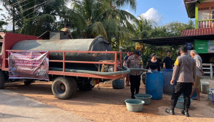 Lapor, Kembali Polsek Bintan Timur Turunkan Bantuan Air Bersih ke Warga Sei Lekop