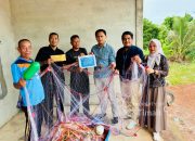 PT Timah Bantu Jaring Udang untuk Nelayan Kundur Barat