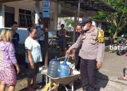 Distribusi Air Bersih ke Tanjung Uma: Polsek Lubukbaja Kawal Pasokan