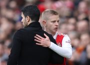 Debut Kilat Zinchenko di Ajax Berakhir Cedera Musim Ini