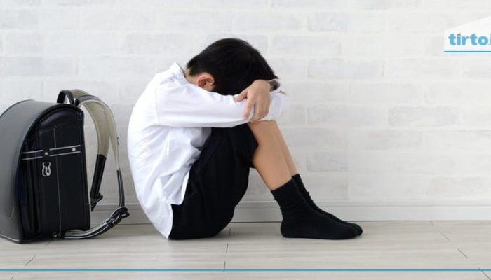 Orang Tua Dingin: 8 Tanda Masa Kecilmu Kurang Kasih Sayang Emosional