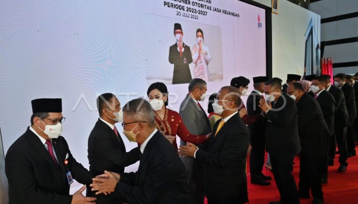 OJK Tunjuk Pengganti Dewan Komisioner Efektif 31 Januari