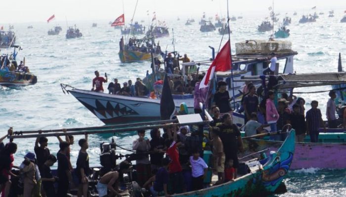 Larungan Kepala Kerbau: 300 Kapal Iringi Pesta Lomban Jepara