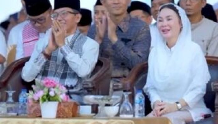 Hangatnya Kebersamaan Ramadan, Ribuan Warga Buka Puasa Bersama Amsakar-Li Claudia