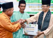 Di Pulau Karas, Amsakar Serahkan Bantuan dan Ajak Jemaah Terus Makmurkan Masjid