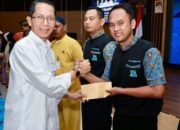 Tunjukkan Kepedulian, Amsakar Santuni Janda dan Anak Yatim hingga Petugas Kebersihan
