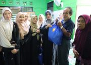 Deby Blusukan Temui Lansia di Kampung Pisang