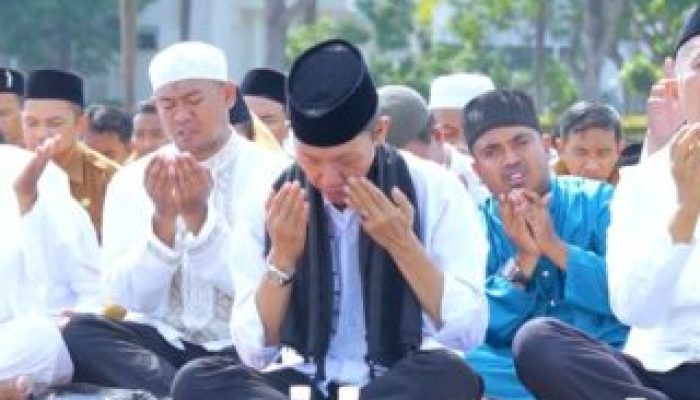Ikhtiar di Tengah Terik, Berharap Hujan di Batam