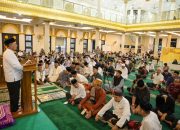 Gubernur Ansar Kunjungi Masjid Al Uswah: Salurkan Bantuan dan Sosialisasikan Program Unggulan Kepulauan Riau