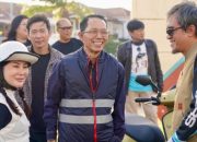Amsakar Achmad dan Li Claudia Bangun Kebersamaan Lewat Salam Satu Aspal