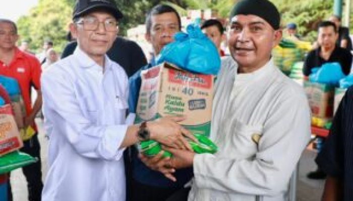 Salurkan 3.800 Paket Bahan Pokok, Amsakar: Kepedulian Sosial Bantu Tekan Inflasi Jelang Lebaran