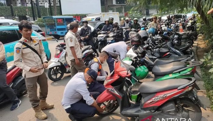 Palak Rp300 Ribu di Tanah Abang: Pelat Luar Jakarta Jadi Sasaran