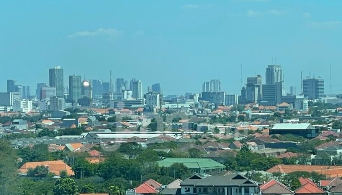 Cuaca Surabaya Hari Ini: Cerah dan Berawan, Siang Panas Mengganggu