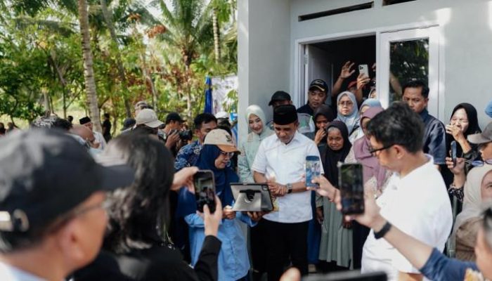Anwar Hafid Luncurkan Program Bantuan Bedah Rumah untuk Warga Kurang Mampu di Donggala