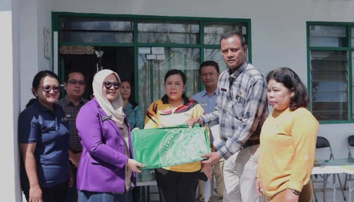 Tim Pembina Posyandu Dairi Bantu Sarana ke Pustu Sidiangkat