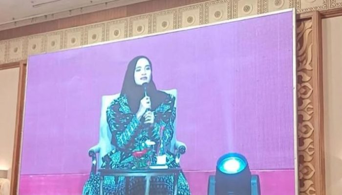 Ning Nadia Bersemangat Bersama PDIP Jatim, Pengasuh Ponpes di Kediri Beri Tausiyah Saat Halal Bihalal