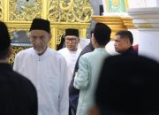 Salat Jumat di Masjid Raya Sultan Riau, Wagub Nyanyang Pererat Silaturahmi dengan Warga Penyengat