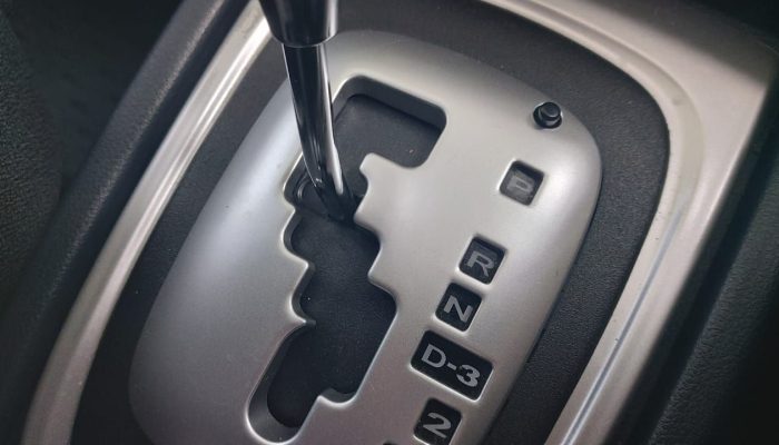 Inilah alasan memanaskan mobil matik jangan posisikan transmisi di P