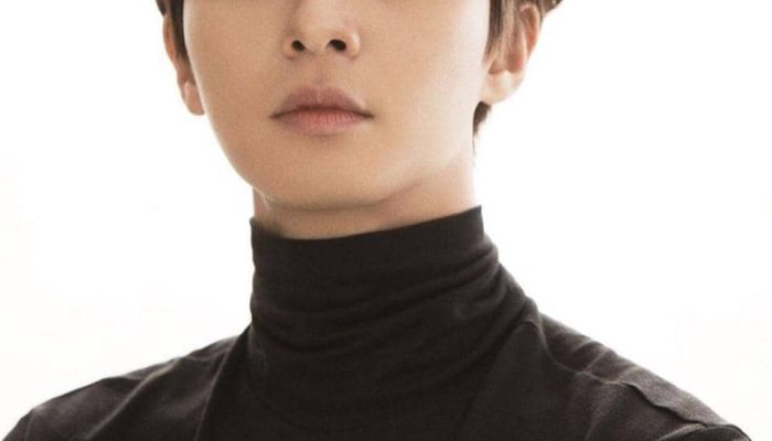 10 aktor Korea yang makin keren dengan model rambut curtain