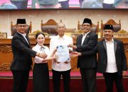 Amsakar-Li Claudia Sampaikan Ranperda Pertanggungjawaban APBD 2025, DPRD Apresiasi Capaian Opini WTP ke-14