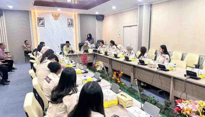 Terima Audiensi Mahasiswa Kedokteran Uniba, Wakil Ketua III DPRD Kota Batam Dukung Kegiatan Fogging Cegah Penyebaran DBD