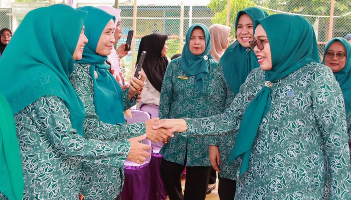 Bersama TP-PKK Batam, Amsakar Serahkan Bantuan Sarana Perikanan dan Tekankan Pemberdayaan Masyarakat